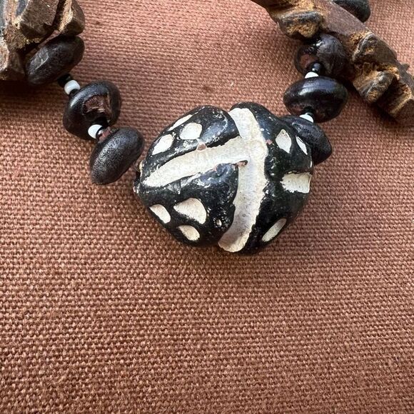Vintage Single Strand Necklace Wooden Hand Carved beads & African Safari Animals - Picture 5 of 11